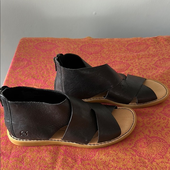 Born Black and Tan Sandals with Leather Finish - Picture 5 of 7